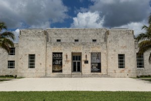 covetedition-Peter-Marino-at-The-Bass-Museum-of-Art-in-Miami-tourists