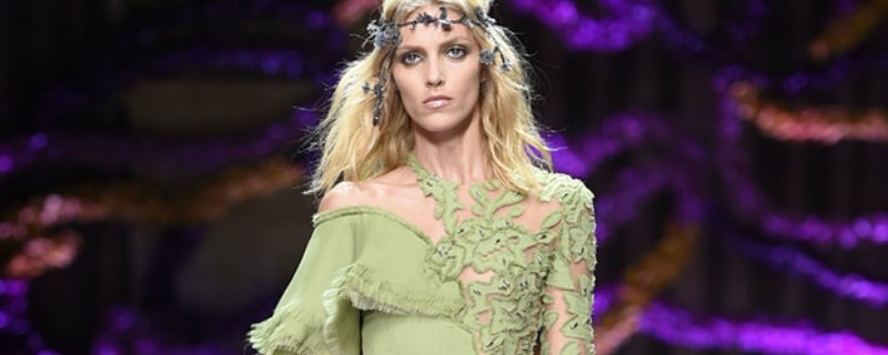 Covetedition-Versace Show in Paris-Anja Rubik