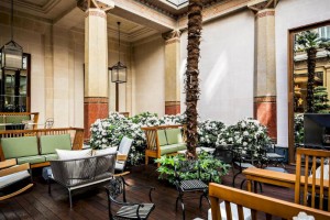 covet-edition-Spectacular-Appartement-Parisien-in-Prince-de-Galles-outdoor