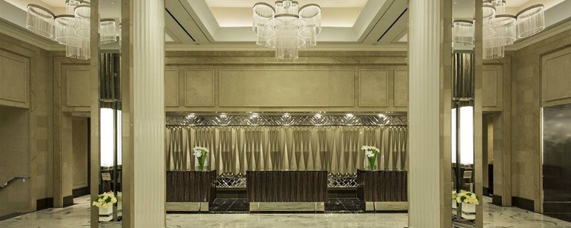 coveted-A-Fabulous-Lobby-at-the-Loews-Regency-Hotel-67