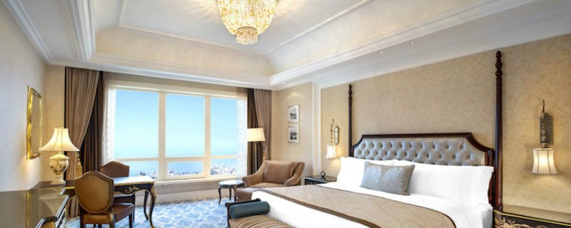 coveted-Top-Interior-Designers-Hirsch-Bedner-Associates-castle-hotel-dalian-lower-king-bed-room