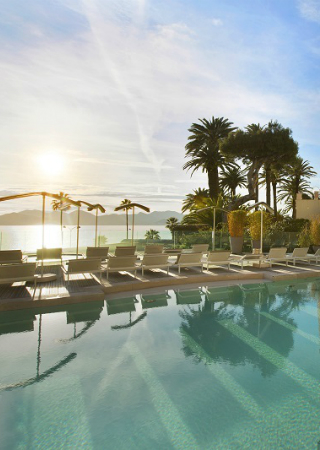 A Mediterranean Experience at Radisson Blu Hotel. To see more news about amazing hotels, subscribe our newsletter right now! #RadissonBluHotel #LuxuryExperience #LuxuryLiving #FrenchRiviera #Croisette #LuxuryHotel #MediterraneanExperience #LuxuryDecor #FrenchHotels #RoomDecor