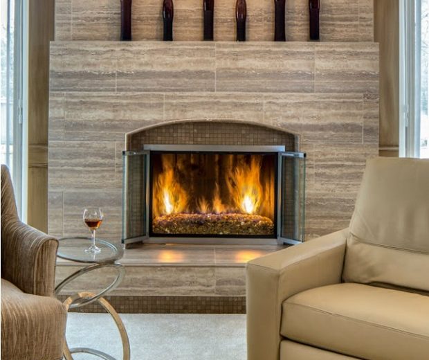 Be inspired by 10 Cozy Interior Design Ideas With Fireplaces ➤ #covetedmagazine #interiordesign #homedecor #luxuryinteriors ➤ www.covetedition.com ➤ @covetedmagazine @bocadolobo @delightfulll @brabbu @essentialhomeeu @circudesign @mvalentinabath @luxxu @covethouse_ @rug_society @pullcast_jewelryhardware @byfoogo