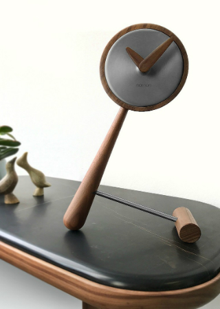 Discover the Avant-Garde Novelties of Nomon Clocks. To see more news about luxury home accessories, subscribe our newsletter right now! #nomonclocks #nomon #atomocollection #minipuntero #graphitecollection #minibarcelona #minibilbao #luxuryclocks #luxuryhomeaccessories