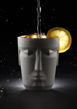 Meet Prometheus, the New Tumblers from SIEGER by FÜRSTENBERG. To see more news about home accessories, subscribe our newsletter right now! #prometheustumblers #siegerbyfursterberg #porzellanmanufakturfurstenberg #luxurybrands #luxurytableware #luxuryhomeware #luxurybarware #homeaccessories