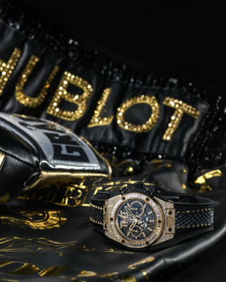 The Knockout Partnership Hublot Vs. Mayweather Unveils Two New Watches. To see more news about luxury watches, subscribe our newsletter right now! #hublot #floydmayweather #floydmoneymayweather #themoneyteam #bigbangunicotmt #fightlabel #luxurybrands #luxurywatches #luxuryboxingshorts