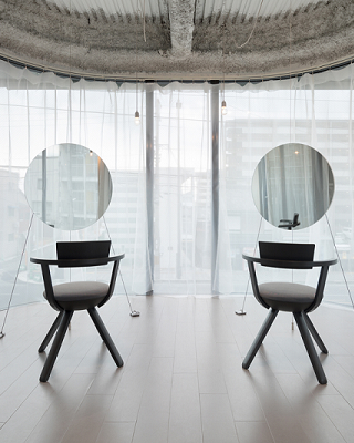 An Interior Design Project To Impress In Kyoto, Japan ➤ #covetedmagazine #luxurymagazine #luxuryliving #interiordesign #homedecor #milandesignweek2019 #salonedelmobile2019 #isaloni2019 #maisonetobjet ➤ www.covetedition.com ➤ @covetedmagazine @bocadolobo @delightfulll @brabbu @essentialhomeeu @circudesign @mvalentinabath @luxxu @covethouse_ @rug_society @pullcast_jewelryhardware @bybrabbucontract