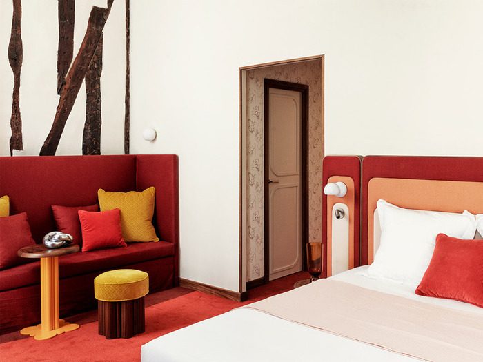 chloe-negre-a-very-own-language-structured-by-a-sense-of-detail