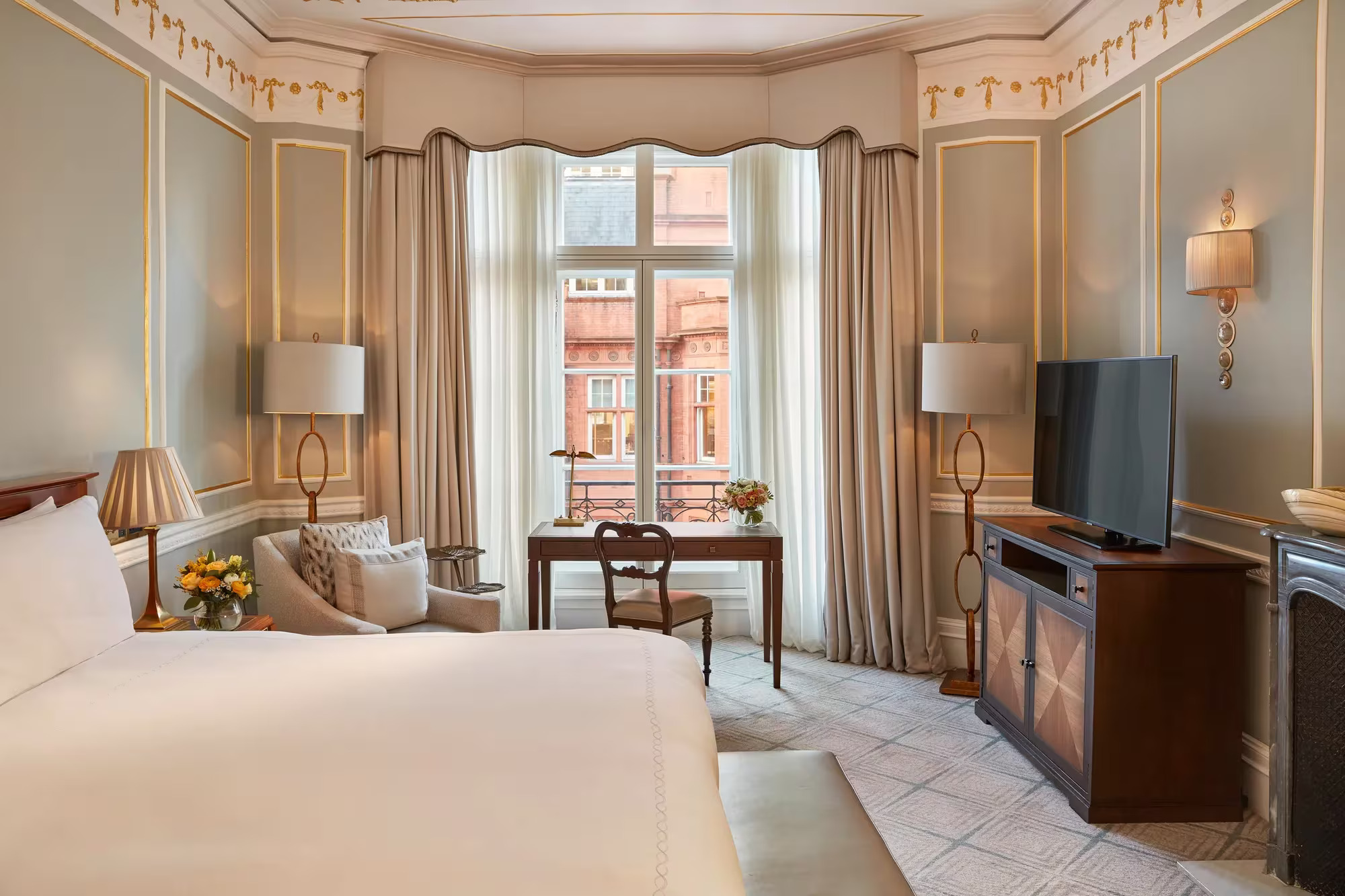 Claridge's: The Art of British Glamour